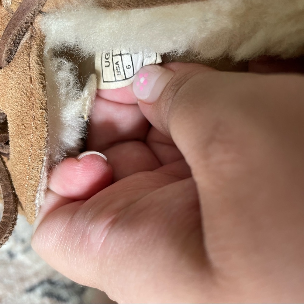 UGG Dakota Leather Moccasin Slippers in Chestnut Women’s Size 6 GUC - Picture 4 of 11